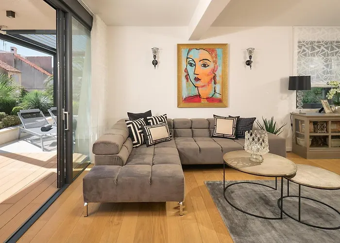 K Luxury Apartment *